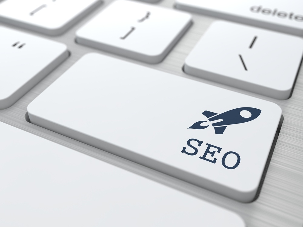 Textgrafik von SwissDKM zur Erklärung der Unterschiede und strategischen Bedeutung von Short Tail, Long Tail und Local Keywords für Schweizer Unternehmen.
